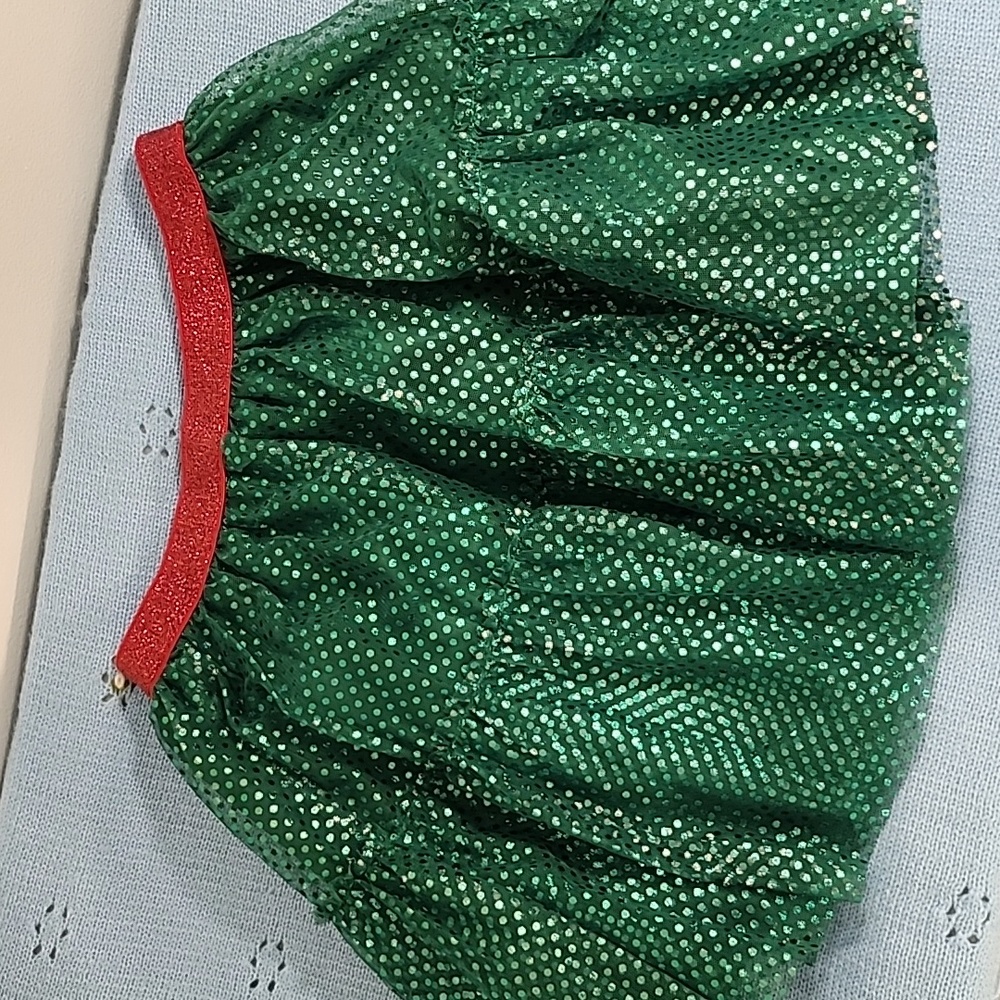 Girls sz 6 Christmas dress and skirt - Picture 4 of 14